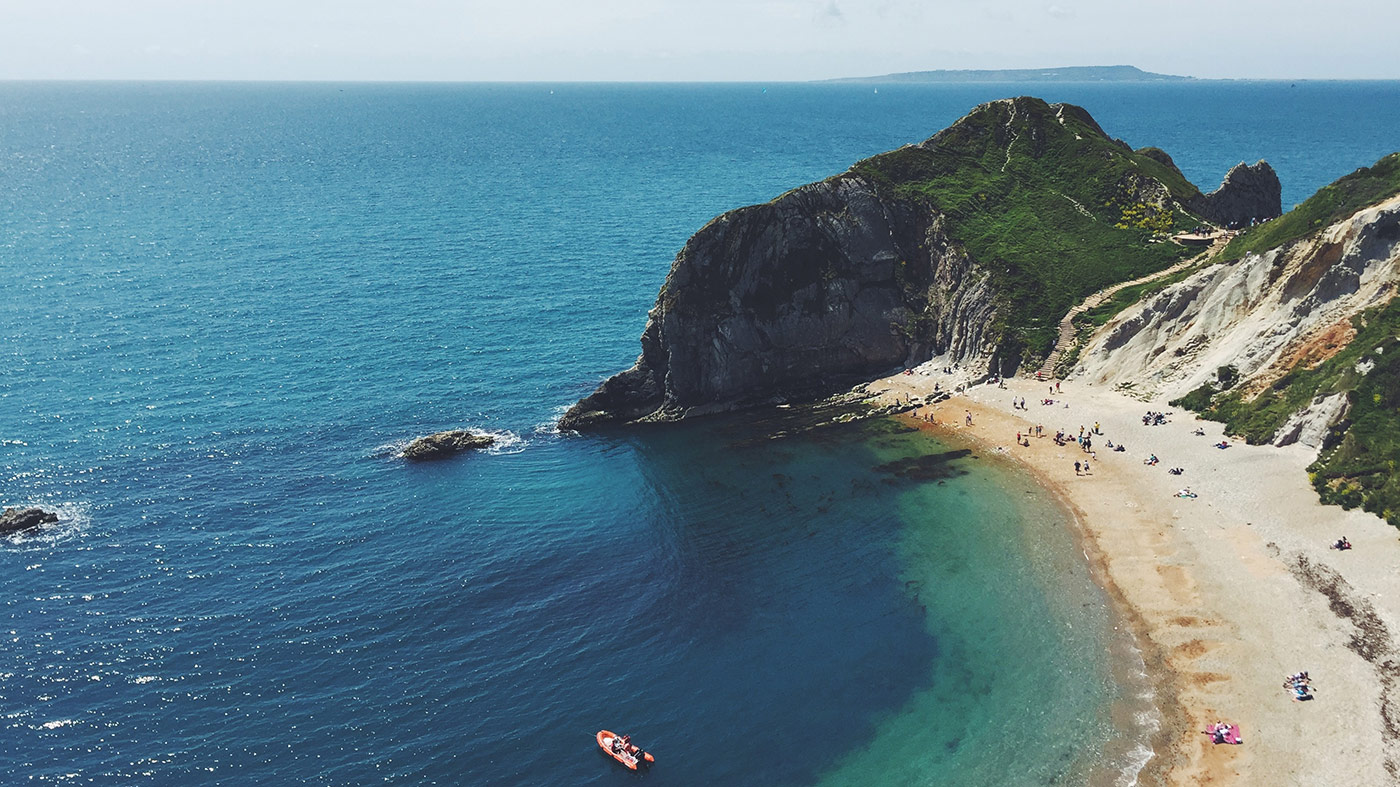 5 Travel Bloggers You Should be Following